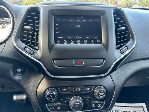 Used 2019 Jeep Cherokee Latitude Plus image 17