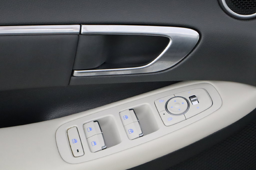 Used 2023 Hyundai Sonata SEL w/ Preferred Accessory Package FWD image 14