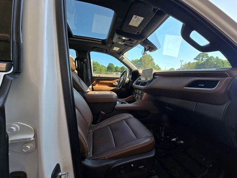 Used 2021 Chevrolet Suburban High Country image 12