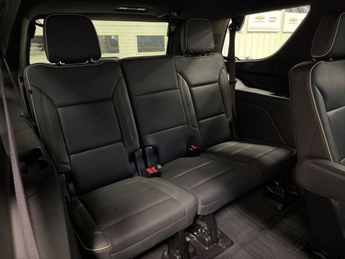 Used 2024 GMC Yukon SLT w/ SLT Luxury Package image 30