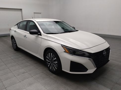 Used 2024 Nissan Altima 2.5 SV image 13