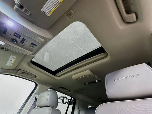Used 2018 GMC Yukon Denali w/ Denali Ultimate Package image 27