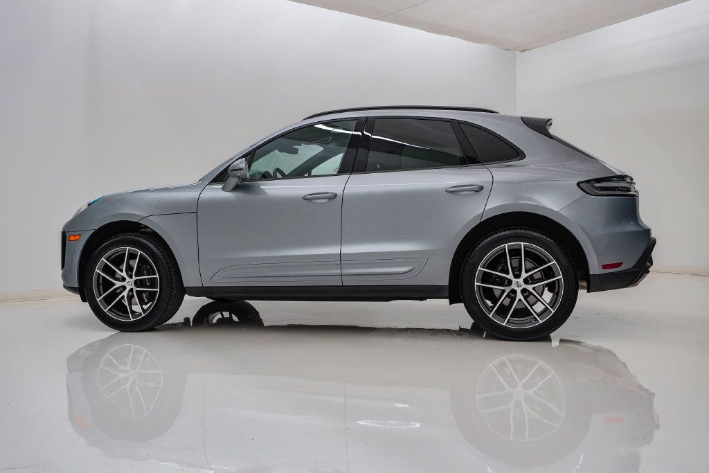 Certified 2026 Porsche Macan AWD/4WD image 2