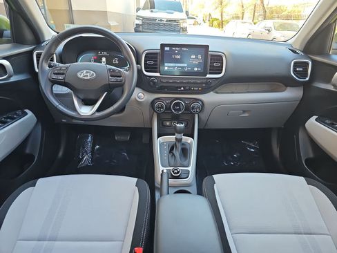 Used 2024 Hyundai Venue SEL FWD image 14