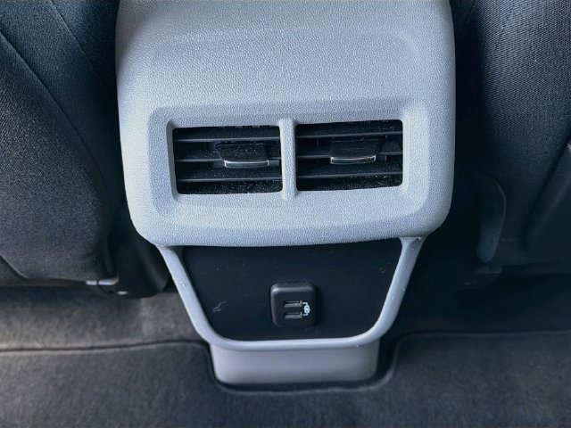Used 2024 GMC Terrain SLE AWD/4WD image 23