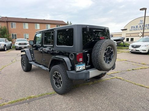 Used 2013 Jeep Wrangler Unlimited Sahara w/ Connectivity Group AWD/4WD image 7
