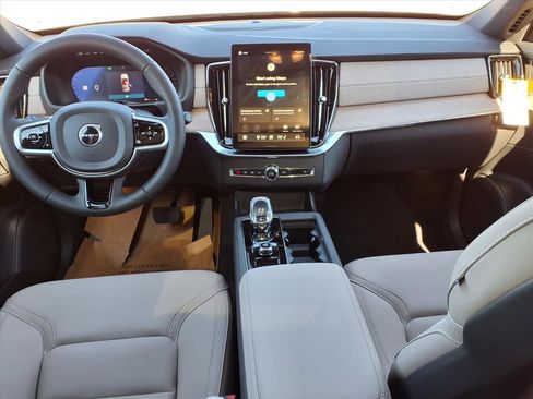 New 2026 Volvo XC90 B6 Plus w/ Protection Package Premier image 11