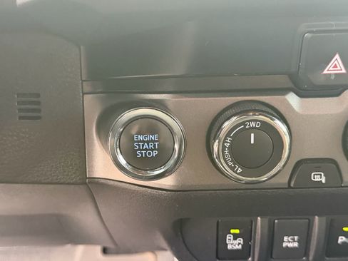 Used 2022 Toyota Tacoma TRD Off-Road w/ TRD Premium Off Road Package AWD/4WD image 13