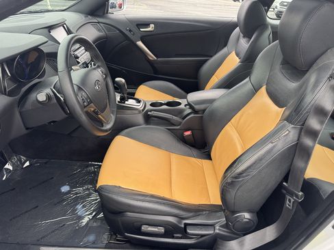 Used 2016 Hyundai Genesis Coupe 3.8 RWD image 30