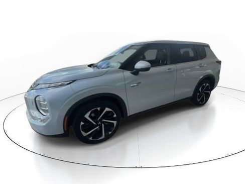 Used 2024 Mitsubishi Outlander 4WD Plug-In Hybrid image 6