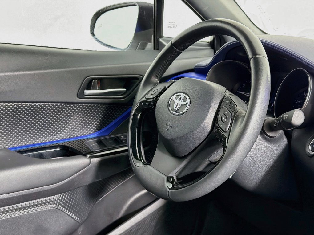 Used 2022 Toyota C-HR XLE FWD image 37