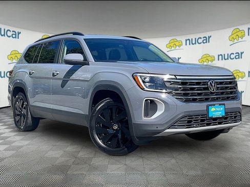 Used 2025 Volkswagen Atlas SE AWD/4WD image 1