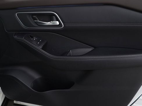 Used 2023 Nissan Rogue Platinum w/ Platinum Premium Package image 9