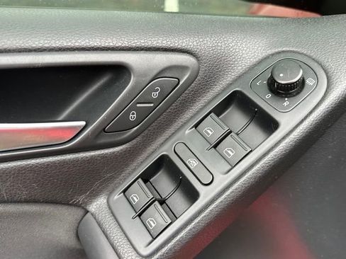 Used 2014 Volkswagen Golf TDI image 15