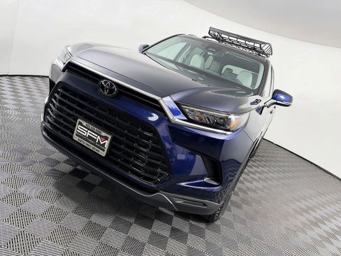 Used 2024 Toyota Grand Highlander AWD image 28