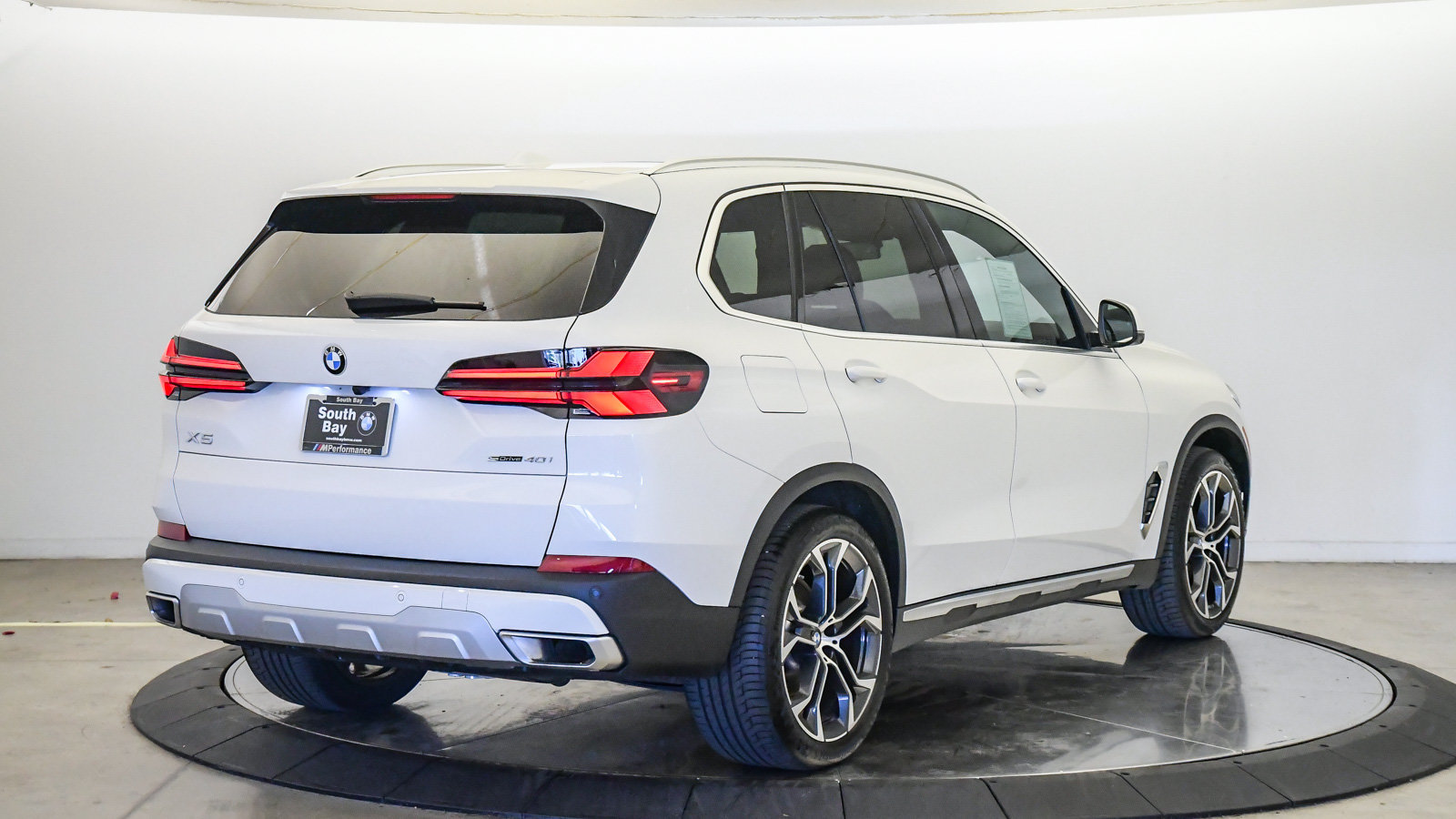 Used 2026 BMW X5 sDrive40i w/ Premium Package RWD image 4