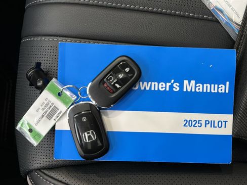 Certified 2025 Honda Pilot Elite image 41