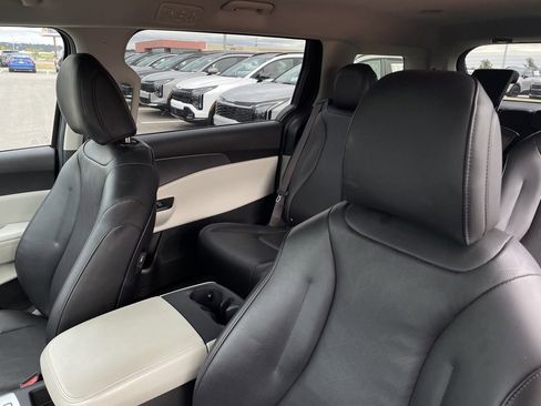 Certified 2023 Kia Carnival LX image 21