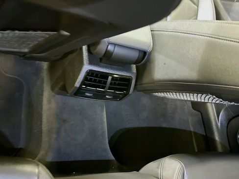 Used 2025 Audi Q3 2.0T Premium image 28