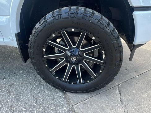 Used 2019 Ford F150 Lariat w/ Equipment Group 502A Luxury AWD/4WD image 9