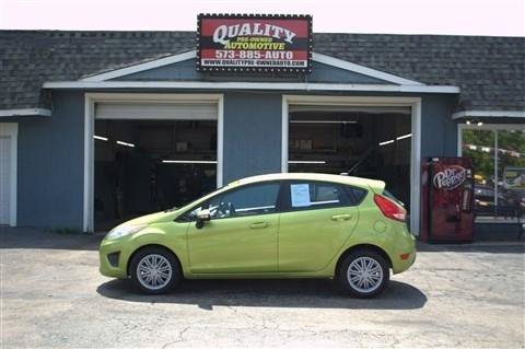 Used 2013 Ford Fiesta SE FWD image 1