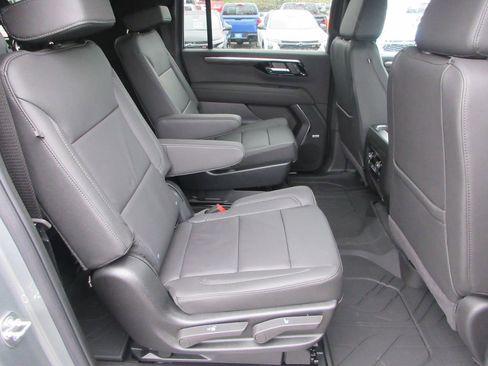 New 2026 Chevrolet Suburban Z71 w/ Comfort Package image 19