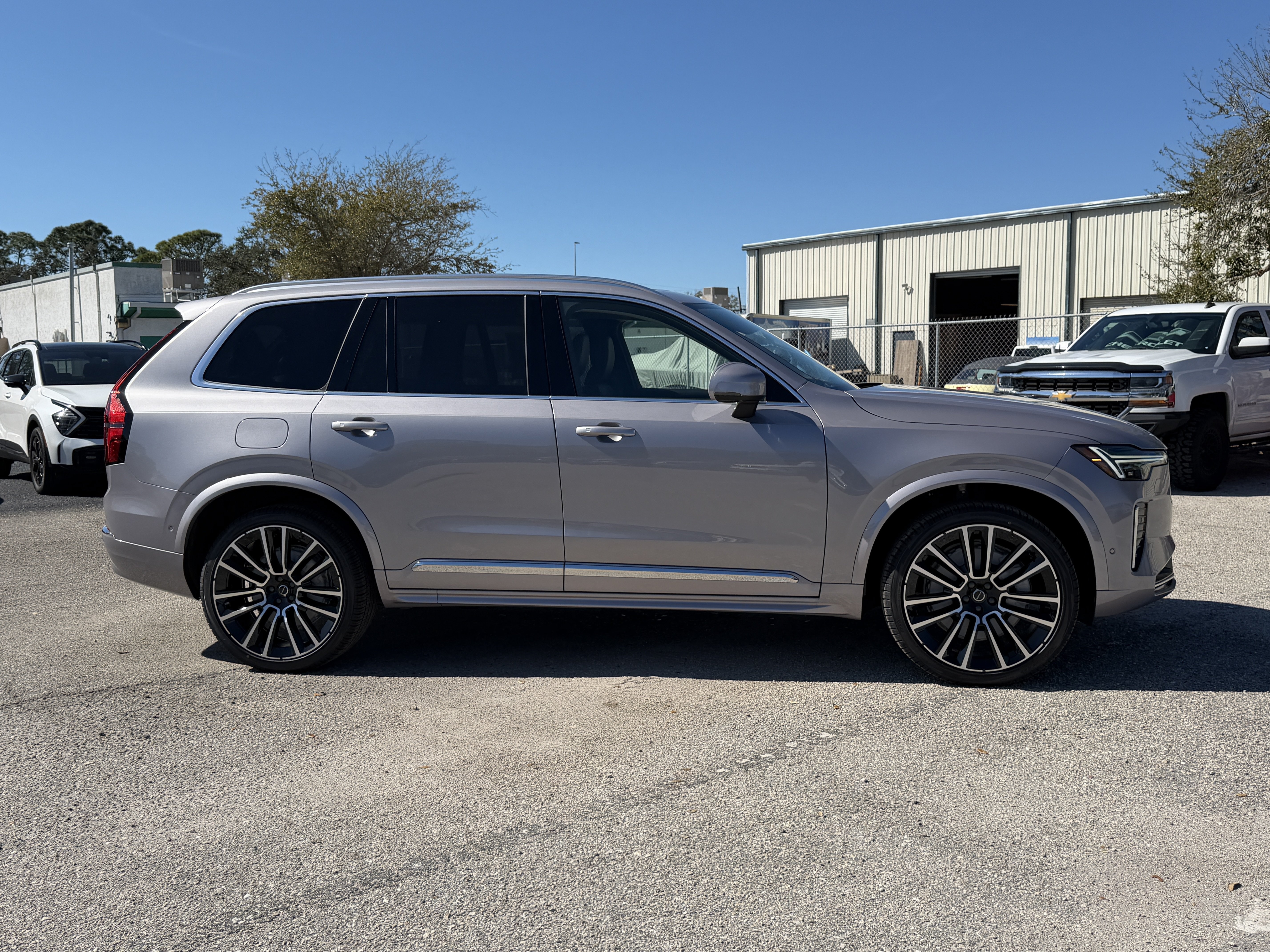 New 2026 Volvo XC90 B5 Ultra w/ Protection Package AWD/4WD image 2