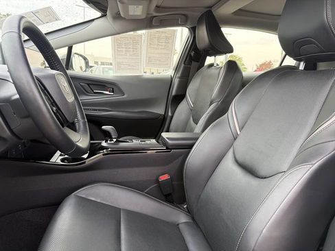 Used 2024 Toyota Prius XLE FWD image 22