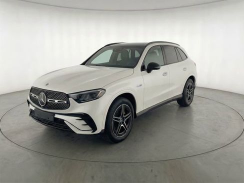 Used 2025 Mercedes-Benz GLC 350e 4MATIC image 3