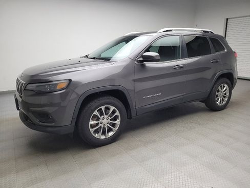 Used 2019 Jeep Cherokee Latitude Plus w/ Cold Weather Group AWD/4WD image 2