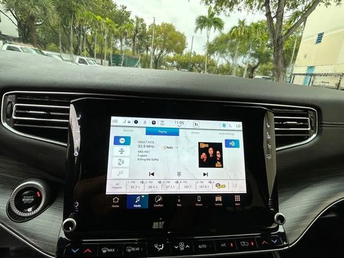 Used 2024 Jeep Wagoneer Series II w/ Flexible Seating Group image 24