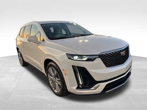 Certified 2024 Cadillac XT6 Premium Luxury image 3