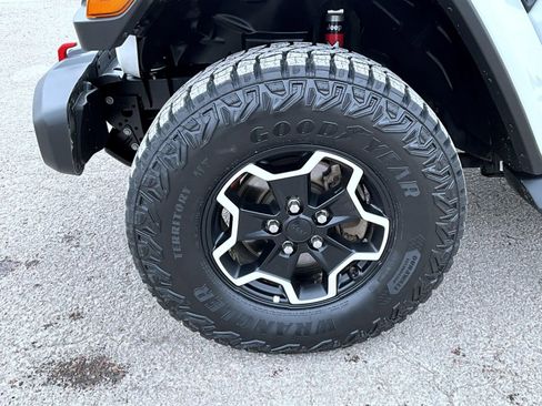 Certified 2021 Jeep Gladiator Rubicon AWD/4WD image 22