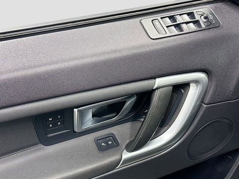 Used 2018 Land Rover Discovery Sport HSE image 19