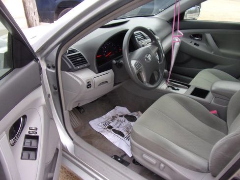 Used 2007 Toyota Camry LE image 2