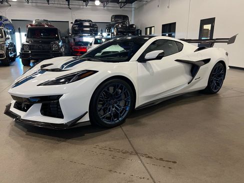 Used 2026 Chevrolet Corvette ZR1 w/ ZR1 Carbon Fiber Aero Package RWD image 7