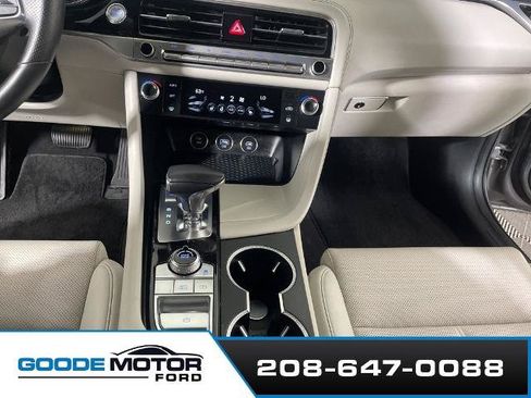 Used 2024 Genesis G70 2.5T AWD/4WD image 17