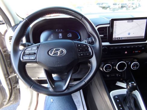 Used 2023 Hyundai Venue Limited FWD image 28
