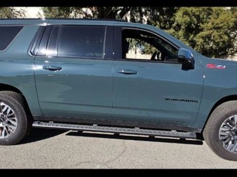 Used 2025 Chevrolet Suburban Z71 w/ Comfort Package image 5