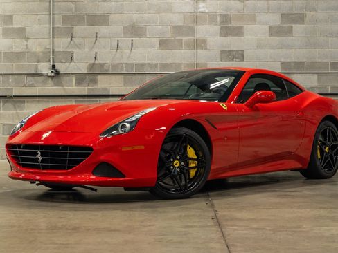 Used 2015 Ferrari California T RWD image 4