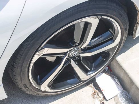 Used 2018 Honda Accord Sport image 10