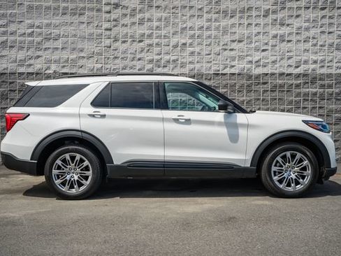 New 2026 Ford Explorer Active w/ Active Comfort Package AWD/4WD image 3