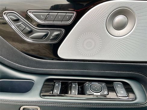 Used 2025 Lincoln Aviator Reserve w/ Equipment Group 201A image 18