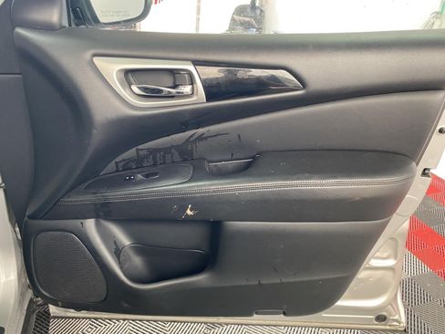 Used 2019 Nissan Pathfinder S AWD/4WD image 5