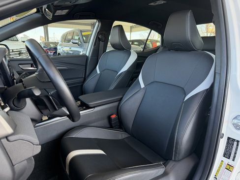 Used 2025 Toyota Camry SE image 12