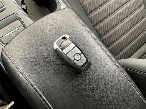 Used 2020 Ford Fusion SE FWD image 34