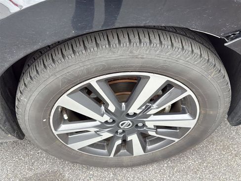 Used 2022 Nissan Versa SV image 17