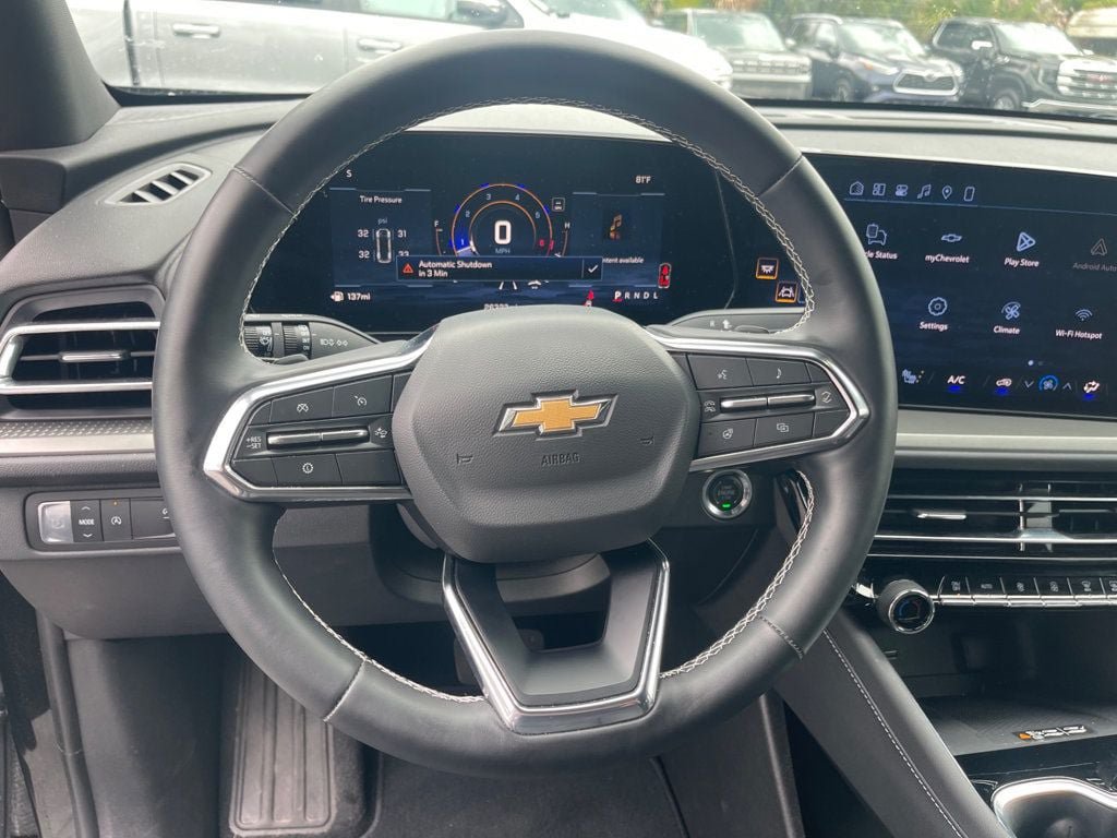 Used 2026 Chevrolet Traverse LT FWD image 14