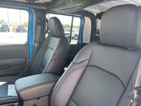 New 2025 Jeep Gladiator Sport image 10