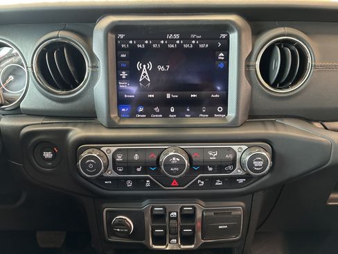 Used 2021 Jeep Gladiator Overland AWD/4WD image 27